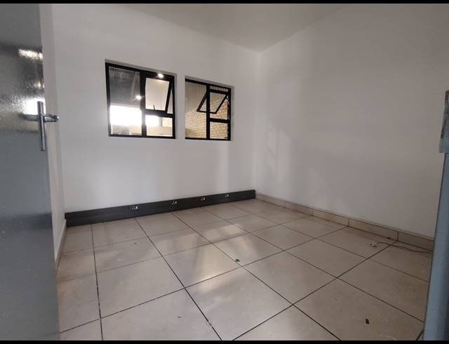 491M² WAREHOUSE TO LET IN DRIEHOEK